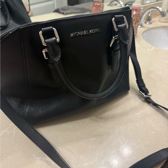 Michael Kors Handbags - Micheal Kors shoulder bag.